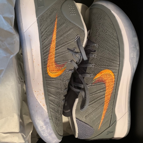 kobe ad grey snakeskin